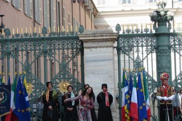 All'arrivo a Torino in Piazza Castello, i Cavalieri della Sindone sono stati accolti dai nostri Spadonari e dalle nostre Savoairde.