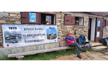 Ingresso del Rifugio in occasione del 50° anniversario dell'apertura con il presidente Proloco Venaus Carlo Caffo (foto: M. Caparello)