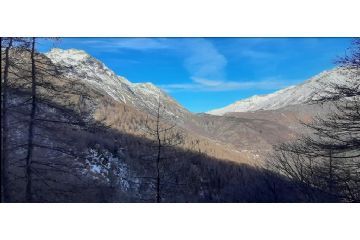 Splendido affaccio sulle vette di confine e sul Colle del Moncenisio (foto: M. Caparello)