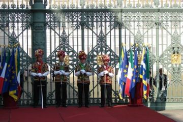 All'arrivo a Torino in Piazza Castello, i Cavalieri della Sindone sono stati accolti dai nostri Spadonari e dalle nostre Savoairde