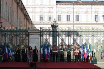 All'arrivo a Torino in Piazza Castello, i Cavalieri della Sindone sono stati accolti dai nostri Spadonari e dalle nostre Savoairde